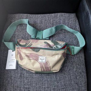 Herschel Sixteen Brushstroke Camo Hip Pack